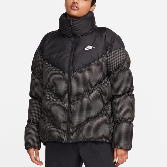 Nike Jackets & Blazers - Nike Therma-Fit WindPuffer Grid Padded Loose Fit Jacket Women's Size Small (NWT)